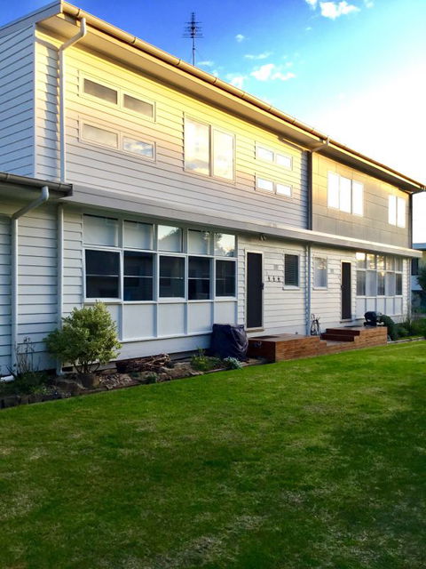 Alice's Palace Ocean Grove - Kawana Tourism 4