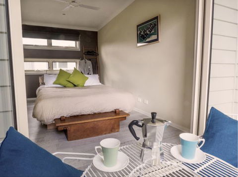 Alice's Palace Ocean Grove - Kawana Tourism 5