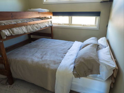 Alice's Palace Ocean Grove - Kawana Tourism 7