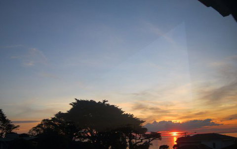 Barefoot Beach Stays - Kawana Tourism 1