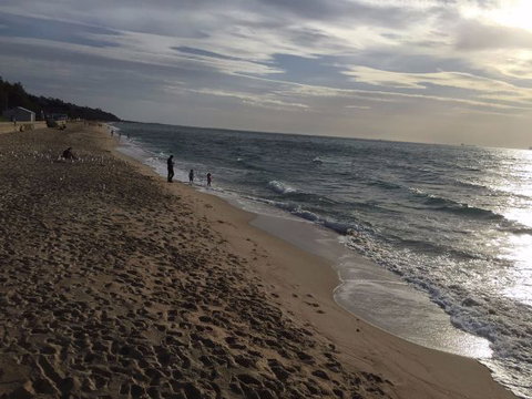 Barefoot Beach Stays - Kawana Tourism 7