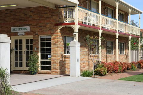 Grand Manor Motor Inn - Kawana Tourism 0