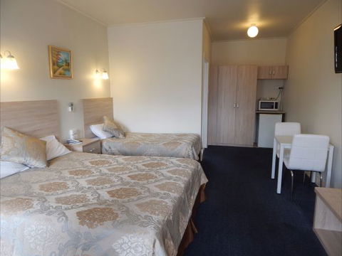 Jacksons Motor Inn - Kawana Tourism 0