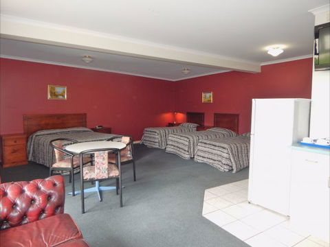 Jacksons Motor Inn - Kawana Tourism 5