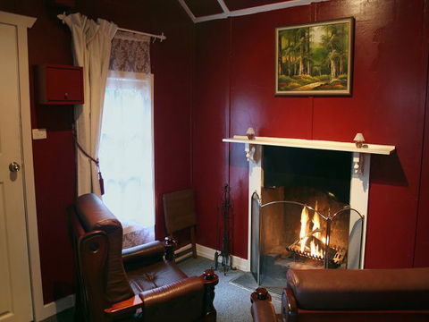 Lotus Lodges: Hush Cottage & Charmed Cabin - Kawana Tourism 2