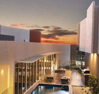 The Frames - Luxury Riverland Accommodation - Kawana Tourism