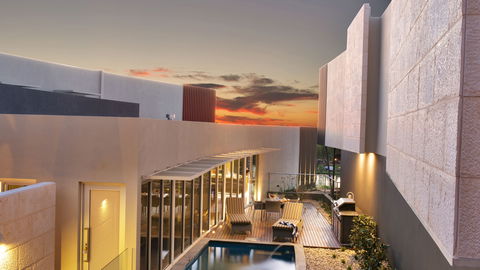 The Frames - Luxury Riverland Accommodation - Kawana Tourism 0