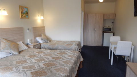 Jacksons Motor Inn - Kawana Tourism 11