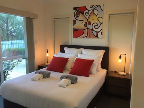 Lyreen's Apartment Bed And Breakfast - Kawana Tourism 2