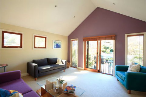 Queens Park Beach House - Kawana Tourism 4