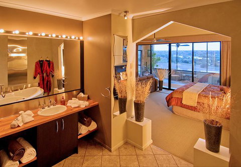 Riverview Rise Retreats - Kawana Tourism 1
