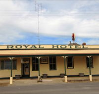 Royal Hotel Snake Valley - Kawana Tourism