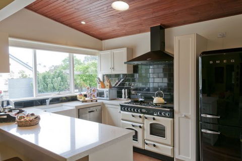 Wood Duck Cottages - Kawana Tourism 1