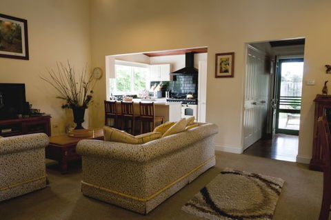 Wood Duck Cottages - Kawana Tourism 2