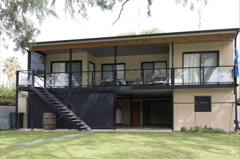 192 Page Drive Blanchetown -River Shack Rentals - Kawana Tourism 0