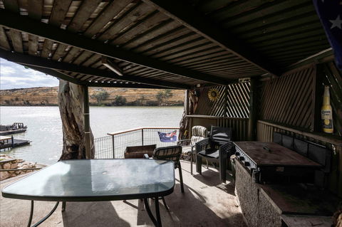 192 Page Drive Blanchetown -River Shack Rentals - Kawana Tourism 2