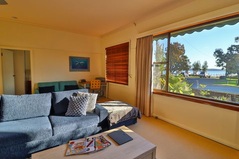 A Reflection On The Lake - Kawana Tourism 0