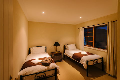 Barrington Hideaway- River Cottages - Kawana Tourism 3