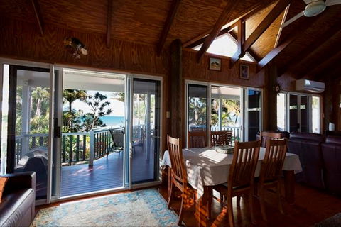 Beachfront Zilzie Holiday Home And Cottage - Kawana Tourism 2