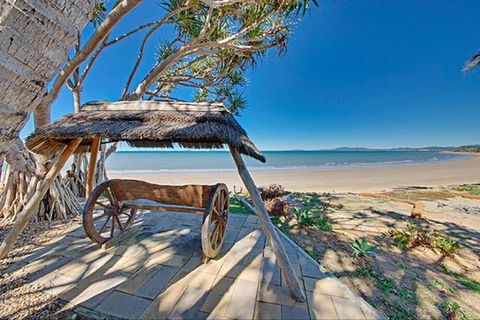 Beachfront Zilzie Holiday Home And Cottage - Kawana Tourism 6