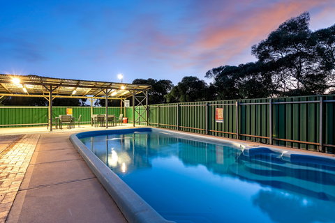 Border Village Roadhouse - Kawana Tourism 1