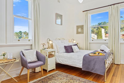 Cygnet Old Bank B&B - Kawana Tourism 1