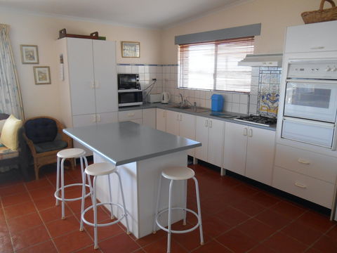 Edith's - Kawana Tourism 1