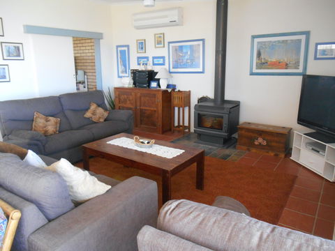 Edith's - Kawana Tourism 4