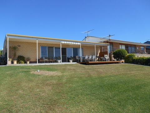 Edith's - Kawana Tourism 8