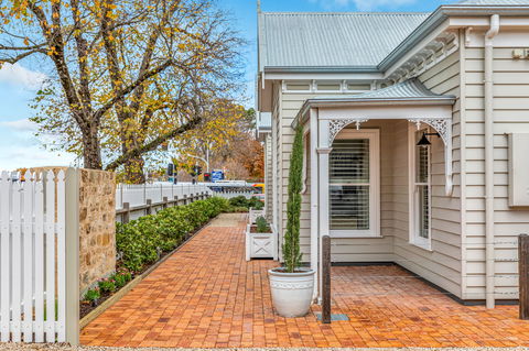 Grandview Accommodation - The Elm Tree Apartments - Kawana Tourism 0