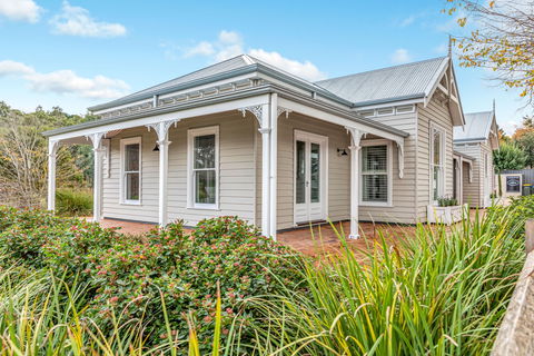 Grandview Accommodation - The Elm Tree Apartments - Kawana Tourism 1