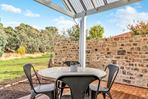Grandview Accommodation - The Elm Tree Apartments - Kawana Tourism 4