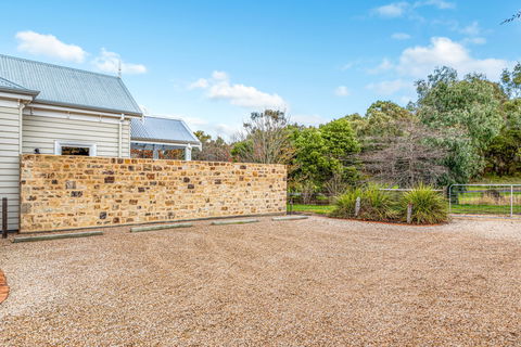 Grandview Accommodation - The Elm Tree Apartments - Kawana Tourism 7