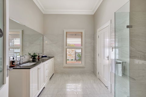 Grandview Accommodation - The Elm Tree Apartments - Kawana Tourism 8