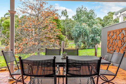 Grandview Accommodation - The Elm Tree Apartments - Kawana Tourism 9