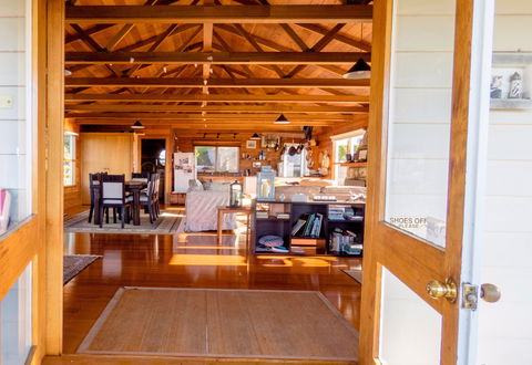 Palana Beach House - Kawana Tourism 4