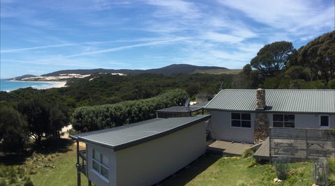 Palana Beach House - Kawana Tourism 5