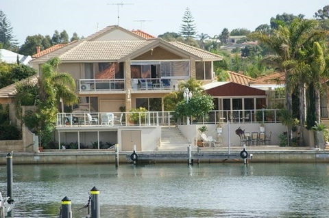 Port Mandurah Canals - Luxury Guest House - Kawana Tourism 0