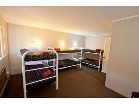Snowy Mountains Resort - Kawana Tourism 5