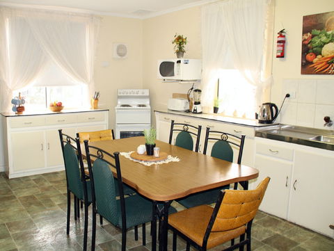 Squatters Cottage - Kawana Tourism 1