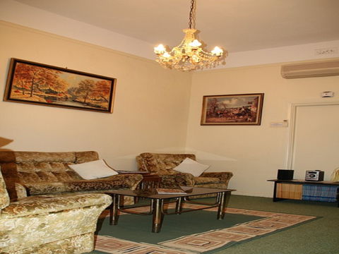 Squatters Cottage - Kawana Tourism 7