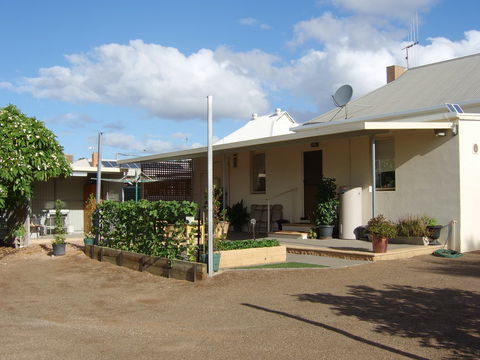 Squatters Cottage - Kawana Tourism 8