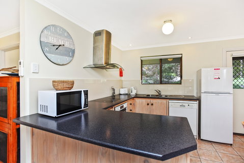 Unit 3, 5-/ Surf Avenue, Carrickalinga - Kawana Tourism 1