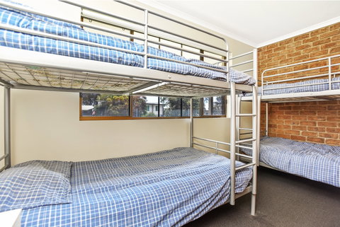 Unit 3, 5-/ Surf Avenue, Carrickalinga - Kawana Tourism 3