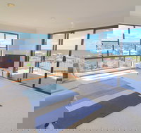 Waves at Caves - Kawana Tourism