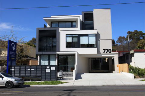 Whitehorse Apartments Hotel - Kawana Tourism 0