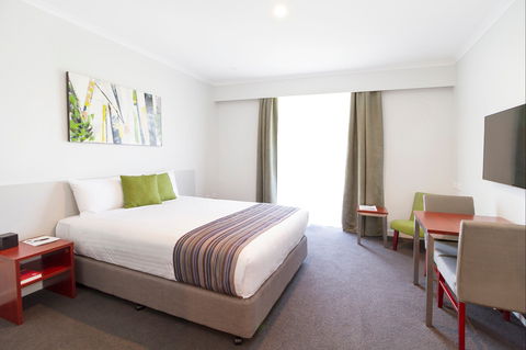Abode Narrabundah - Kawana Tourism 1