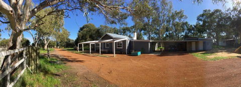 Aintree Cottage - Kawana Tourism 0