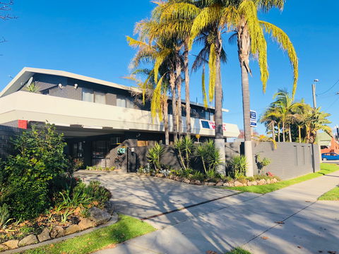 Albury Garden Court Motel - Kawana Tourism 0