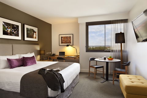 East Hotel + Apartments - Kawana Tourism 4